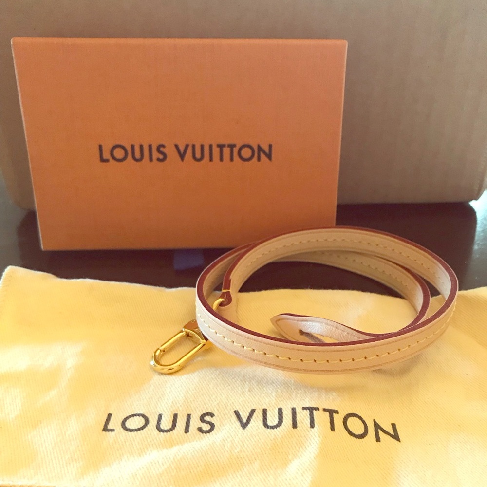 SOLD!! 💯 Authentic Pochette Accessoires strap